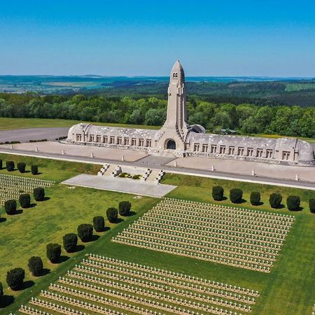 Chambre Tout Equipee Lägenhet Lacroix-sur-Meuse Exteriör bild