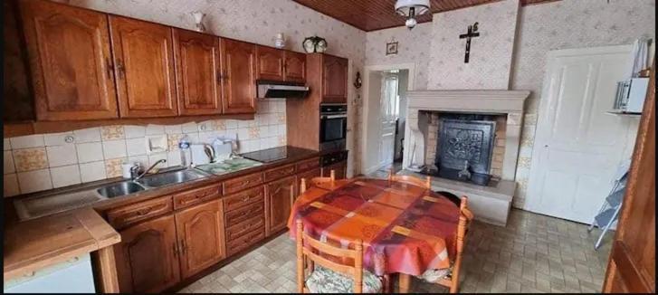 Chambre Tout Equipee Lägenhet Lacroix-sur-Meuse Exteriör bild