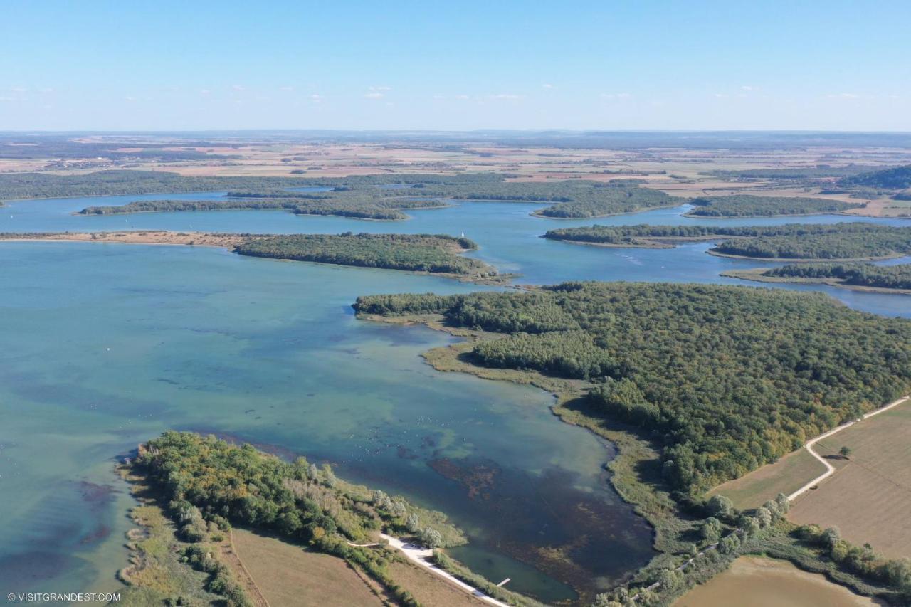 Chambre Tout Equipee Lägenhet Lacroix-sur-Meuse Exteriör bild